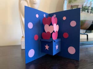 carte pop-up cadeau coeurs relief 3d déplie anniversaire st valentin amour fête