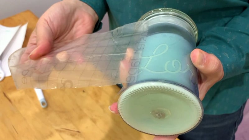 Comment dépolir un verre avec la crème Etchall et un pochoir fait à la  cricut 