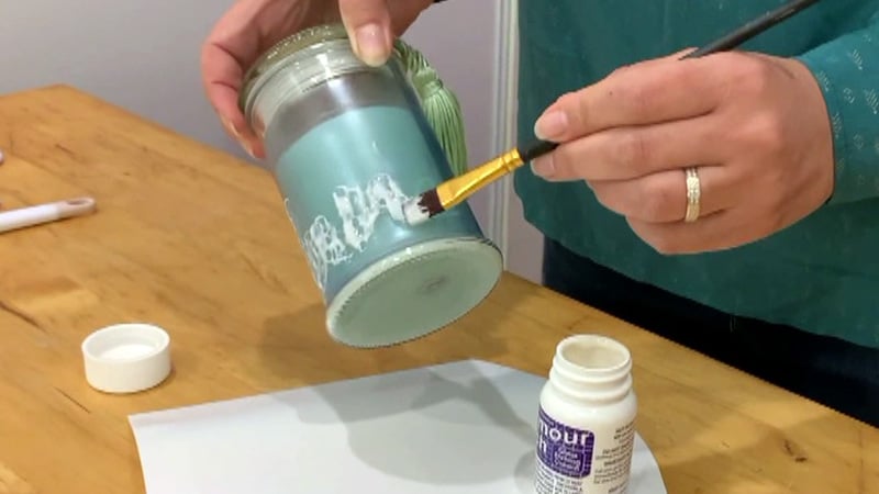 Comment dépolir un verre avec la crème Etchall et un pochoir fait à la  cricut 